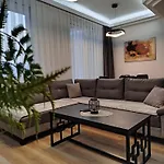 7th Floor Cozy With Parking, Pool, Fitness