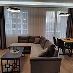 7th Floor Cozy With Parking, Pool, Fitness Appartement Skopje