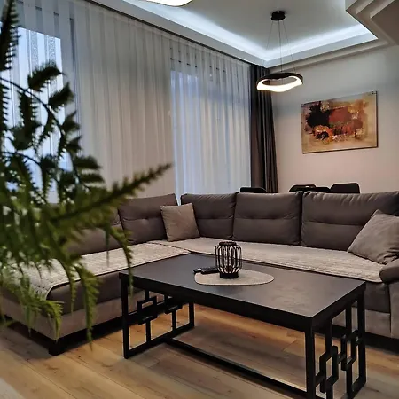 7th Floor Cozy With Parking, Pool, Fitness