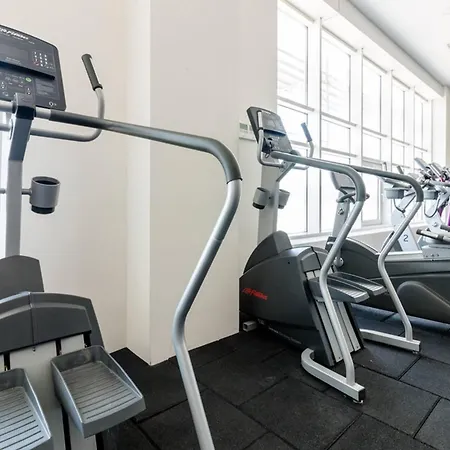 7th Floor Cozy With Parking, Pool, Fitness Apartmán