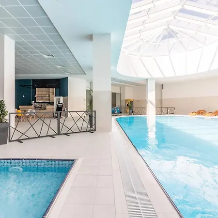 7th Floor Cozy With Parking, Pool, Fitness