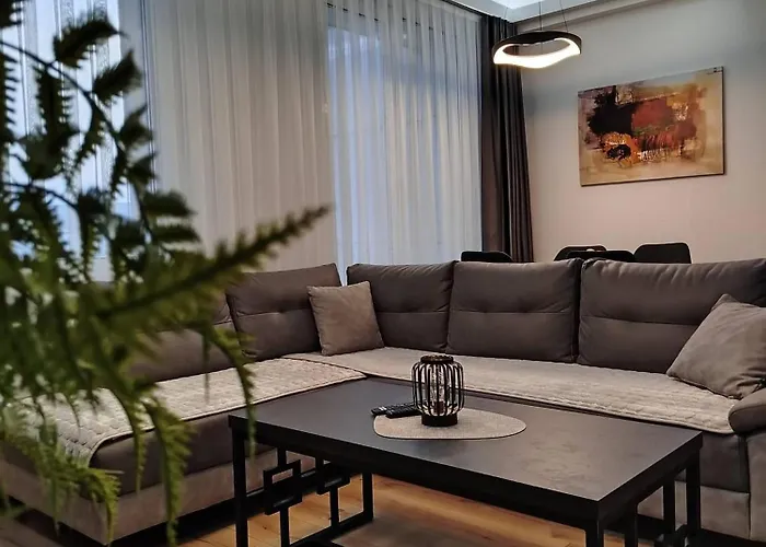 7th Floor Cozy With Parking, Pool, Fitness