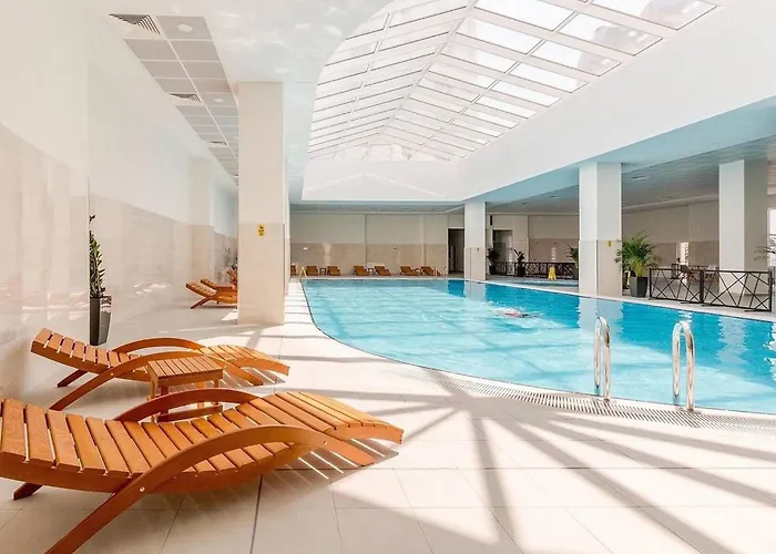 7th Floor Cozy With Parking, Pool, Fitness 스코페