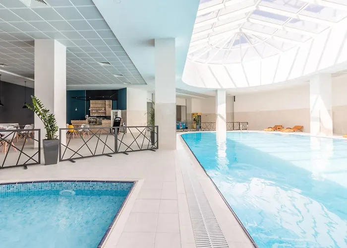 7th Floor Cozy With Parking, Pool, Fitness